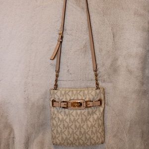 Micheal Kors crossbody purse